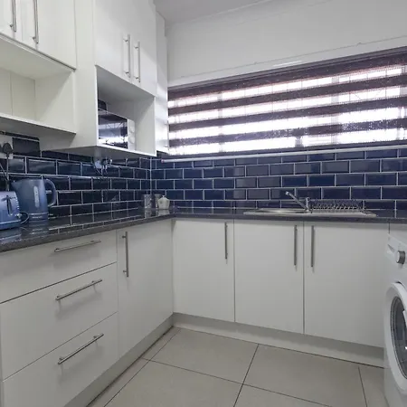 Safi Elegant Self-Catering Suite 5 East London Exterior photo